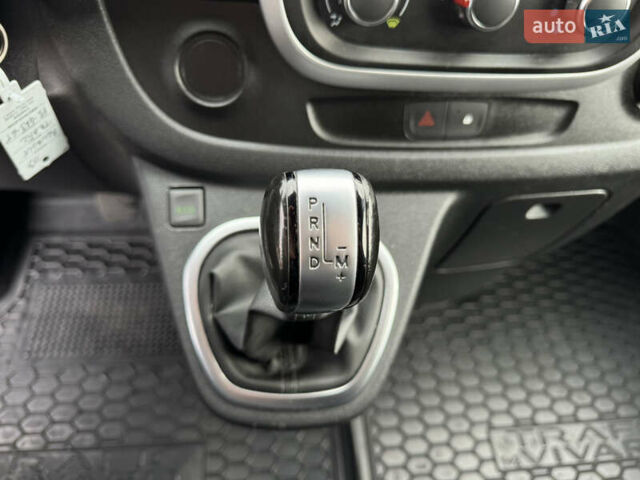 Серый Рено Трафик, объемом двигателя 2 л и пробегом 218 тыс. км за 22500 $, фото 48 на Automoto.ua