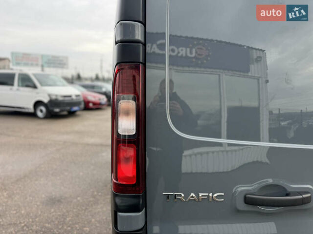 Серый Рено Трафик, объемом двигателя 2 л и пробегом 218 тыс. км за 22500 $, фото 19 на Automoto.ua