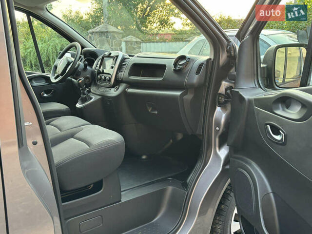 Серый Рено Трафик, объемом двигателя 2 л и пробегом 245 тыс. км за 16999 $, фото 7 на Automoto.ua