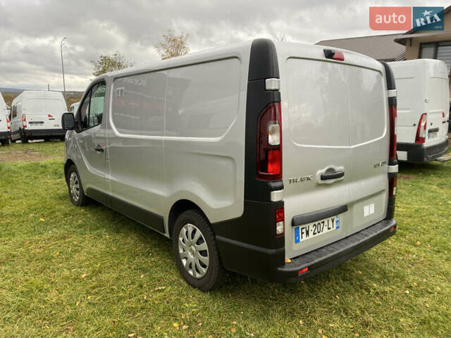 Серый Рено Трафик, объемом двигателя 2 л и пробегом 200 тыс. км за 17900 $, фото 5 на Automoto.ua