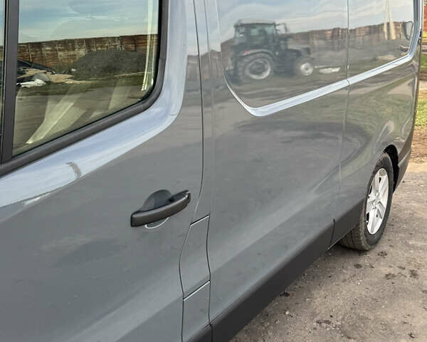 Серый Рено Трафик, объемом двигателя 2 л и пробегом 247 тыс. км за 16000 $, фото 9 на Automoto.ua