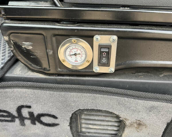 Серый Рено Трафик, объемом двигателя 2 л и пробегом 247 тыс. км за 16000 $, фото 4 на Automoto.ua