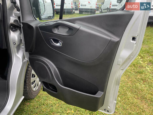 Серый Рено Трафик, объемом двигателя 2 л и пробегом 200 тыс. км за 17900 $, фото 8 на Automoto.ua