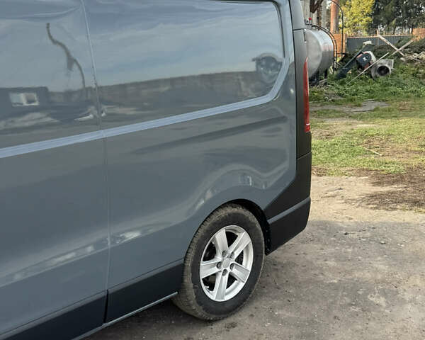 Серый Рено Трафик, объемом двигателя 2 л и пробегом 247 тыс. км за 16000 $, фото 11 на Automoto.ua