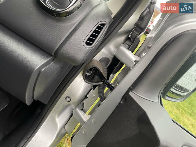 Серый Рено Трафик, объемом двигателя 2 л и пробегом 200 тыс. км за 17900 $, фото 10 на Automoto.ua