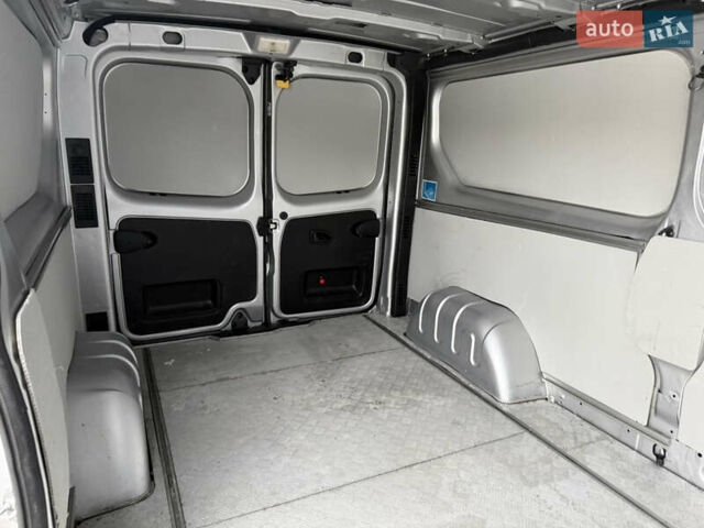 Серый Рено Трафик, объемом двигателя 2 л и пробегом 102 тыс. км за 20300 $, фото 23 на Automoto.ua