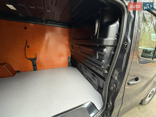 Серый Рено Трафик, объемом двигателя 2 л и пробегом 98 тыс. км за 25800 $, фото 43 на Automoto.ua