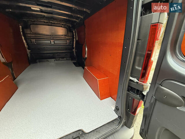 Серый Рено Трафик, объемом двигателя 2 л и пробегом 98 тыс. км за 25800 $, фото 48 на Automoto.ua