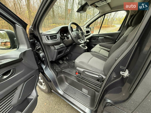 Серый Рено Трафик, объемом двигателя 2 л и пробегом 98 тыс. км за 25800 $, фото 28 на Automoto.ua