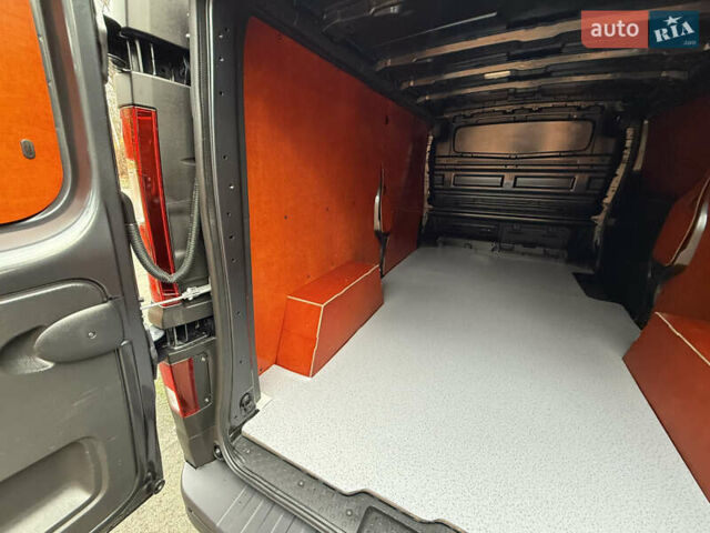 Серый Рено Трафик, объемом двигателя 2 л и пробегом 98 тыс. км за 25800 $, фото 49 на Automoto.ua