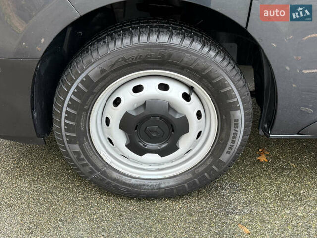 Серый Рено Трафик, объемом двигателя 2 л и пробегом 98 тыс. км за 25800 $, фото 20 на Automoto.ua