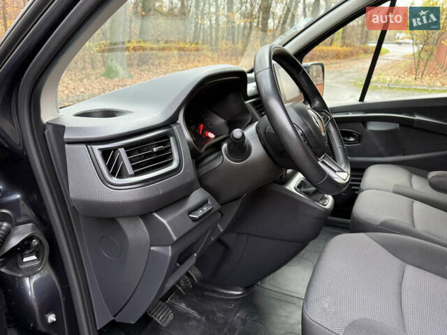 Серый Рено Трафик, объемом двигателя 2 л и пробегом 98 тыс. км за 25800 $, фото 31 на Automoto.ua