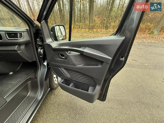 Серый Рено Трафик, объемом двигателя 2 л и пробегом 98 тыс. км за 25800 $, фото 37 на Automoto.ua