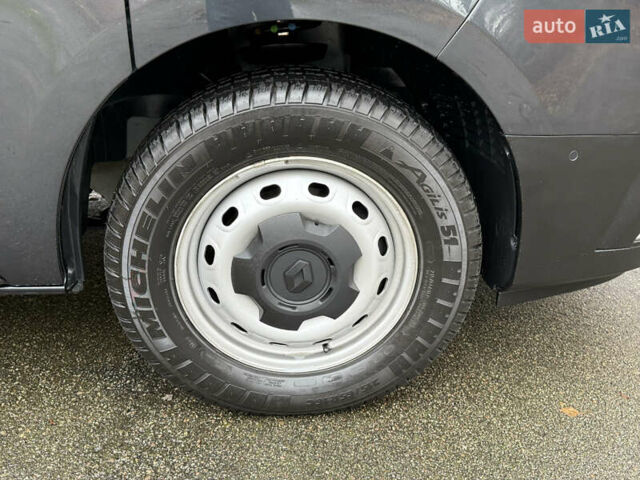 Серый Рено Трафик, объемом двигателя 2 л и пробегом 98 тыс. км за 25800 $, фото 17 на Automoto.ua