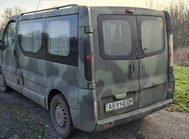 Серый Рено Трафик, объемом двигателя 1.4 л и пробегом 363 тыс. км за 7500 $, фото 2 на Automoto.ua