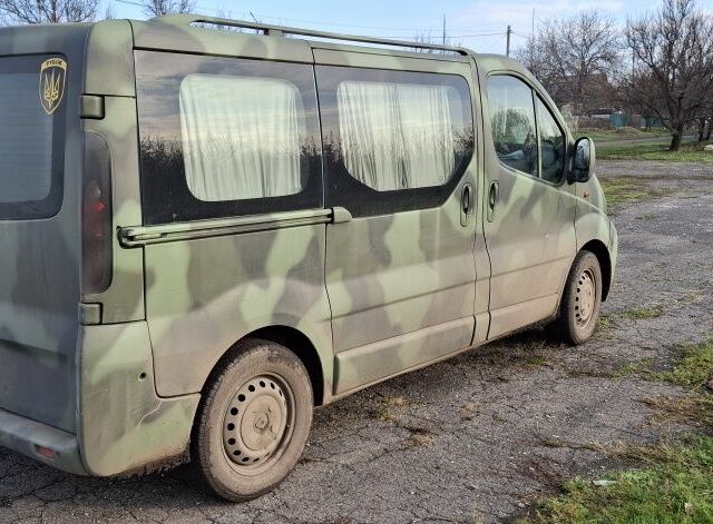 Серый Рено Трафик, объемом двигателя 1.4 л и пробегом 363 тыс. км за 7500 $, фото 3 на Automoto.ua