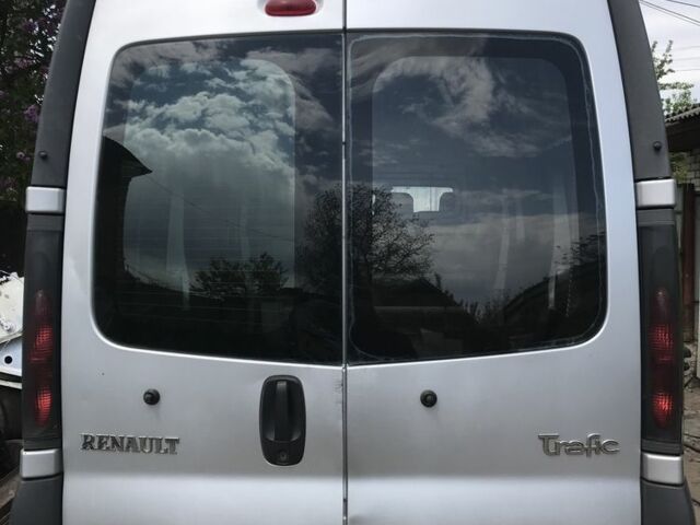 Сірий Рено Трафік, об'ємом двигуна 2.5 л та пробігом 385 тис. км за 5500 $, фото 2 на Automoto.ua