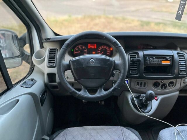Серый Рено Трафик, объемом двигателя 0 л и пробегом 200 тыс. км за 3400 $, фото 9 на Automoto.ua
