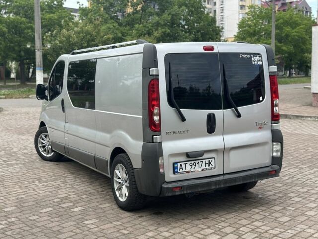 Сірий Рено Трафік, об'ємом двигуна 2 л та пробігом 305 тис. км за 9300 $, фото 2 на Automoto.ua