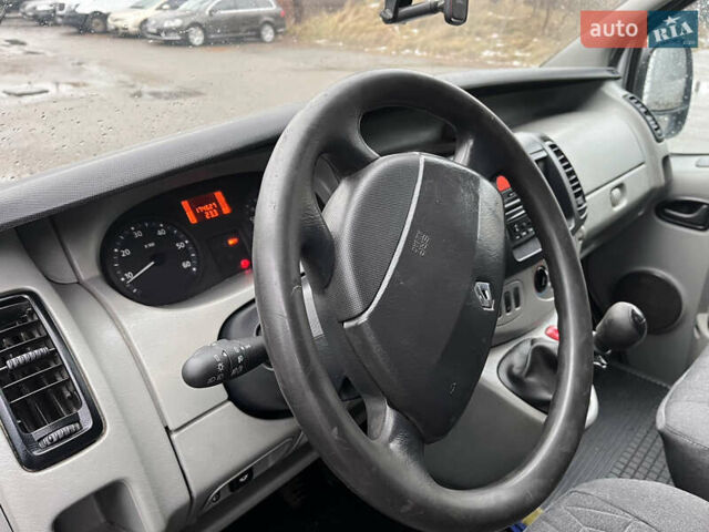 Серый Рено Трафик, объемом двигателя 2 л и пробегом 175 тыс. км за 7000 $, фото 11 на Automoto.ua