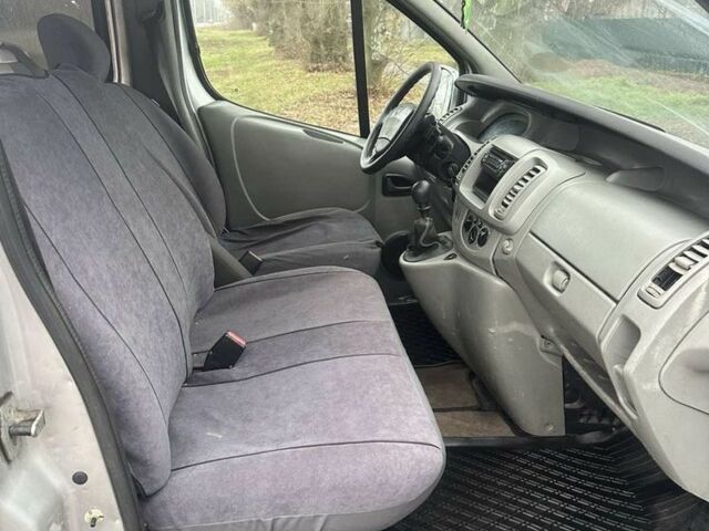 Сірий Рено Трафік, об'ємом двигуна 2 л та пробігом 100 тис. км за 3600 $, фото 6 на Automoto.ua