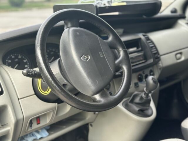 Сірий Рено Трафік, об'ємом двигуна 2 л та пробігом 305 тис. км за 9300 $, фото 4 на Automoto.ua
