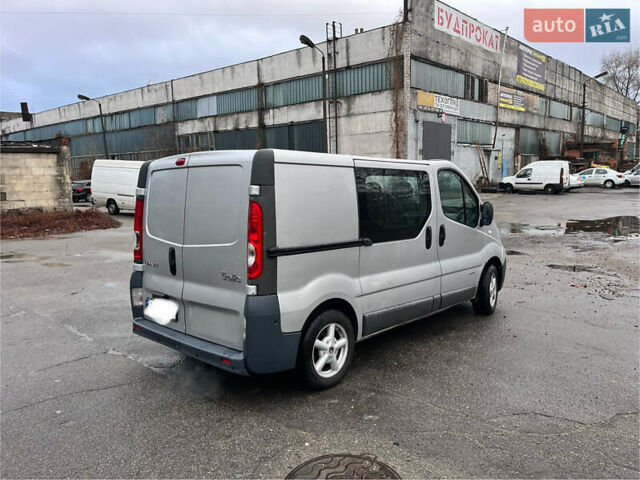 Серый Рено Трафик, объемом двигателя 2 л и пробегом 175 тыс. км за 7000 $, фото 2 на Automoto.ua