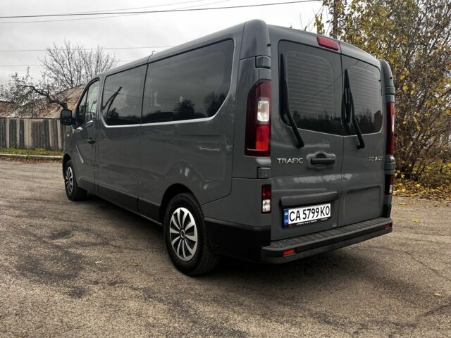 Серый Рено Трафик, объемом двигателя 2 л и пробегом 230 тыс. км за 26770 $, фото 3 на Automoto.ua