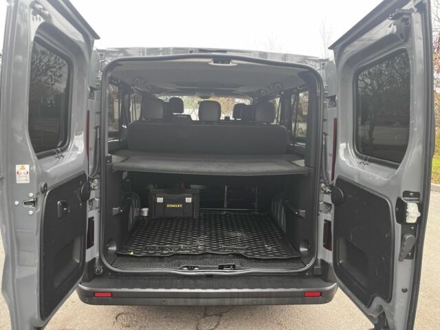 Серый Рено Трафик, объемом двигателя 2 л и пробегом 230 тыс. км за 26770 $, фото 18 на Automoto.ua