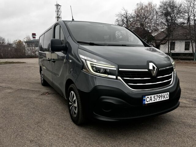 Серый Рено Трафик, объемом двигателя 2 л и пробегом 230 тыс. км за 26770 $, фото 2 на Automoto.ua