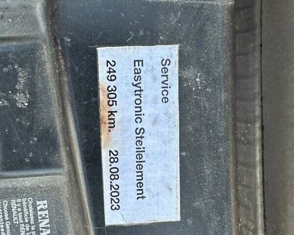 Серый Рено Трафик, объемом двигателя 2.5 л и пробегом 280 тыс. км за 4500 $, фото 8 на Automoto.ua