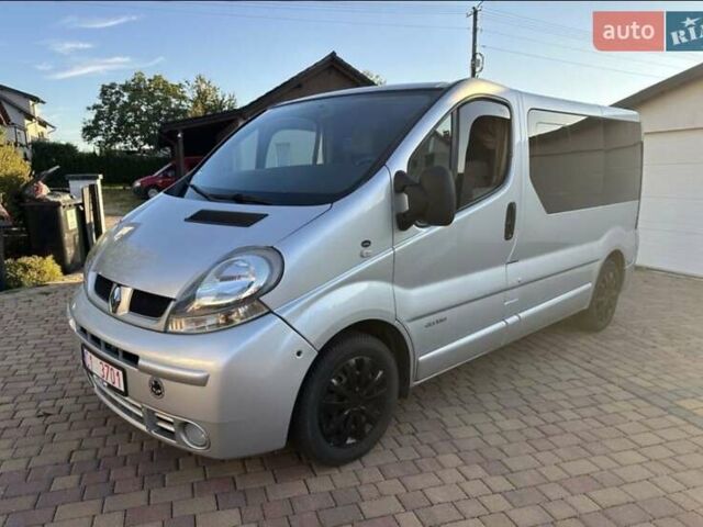 Серый Рено Трафик, объемом двигателя 2.5 л и пробегом 280 тыс. км за 4500 $, фото 1 на Automoto.ua