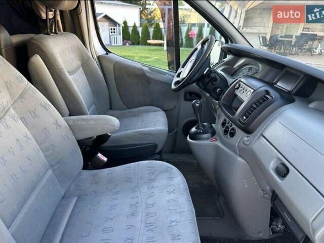 Серый Рено Трафик, объемом двигателя 2.5 л и пробегом 280 тыс. км за 4500 $, фото 6 на Automoto.ua