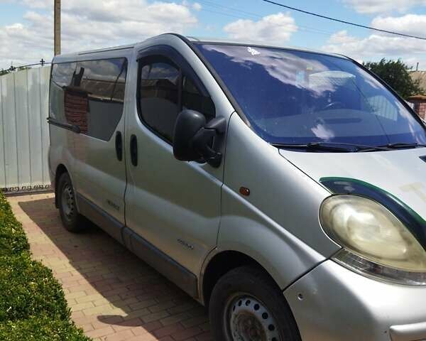 Серый Рено Трафик, объемом двигателя 1.9 л и пробегом 350 тыс. км за 7000 $, фото 1 на Automoto.ua