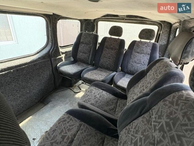 Серый Рено Трафик, объемом двигателя 2.46 л и пробегом 200 тыс. км за 3700 $, фото 5 на Automoto.ua
