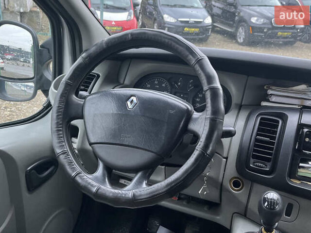 Рено Трафик 2004 в Стрые на Automoto.ua Серый Рено Трафик, объемом двигателя 1.87 л и пробегом 293 тыс. км за 7800 $, фото 8 на Automoto.ua
