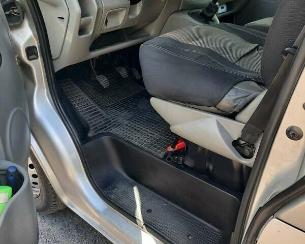 Серый Рено Трафик, объемом двигателя 1.9 л и пробегом 247 тыс. км за 8300 $, фото 5 на Automoto.ua