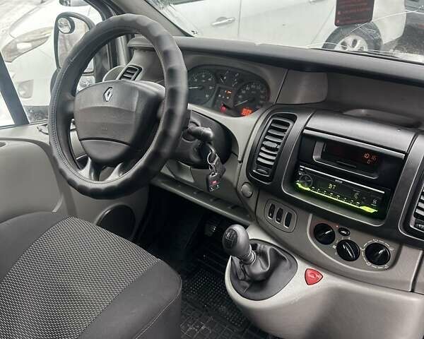 Серый Рено Трафик, объемом двигателя 1.9 л и пробегом 351 тыс. км за 7200 $, фото 5 на Automoto.ua