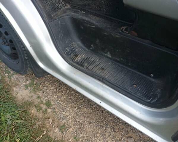 Рено Трафик 2004 в Ивано-Франковске на Automoto.ua Серый Рено Трафик, объемом двигателя 1.87 л и пробегом 299 тыс. км за 7500 $, фото 19 на Automoto.ua