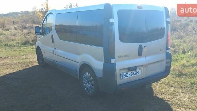 Серый Рено Трафик, объемом двигателя 2.5 л и пробегом 326 тыс. км за 8400 $, фото 4 на Automoto.ua