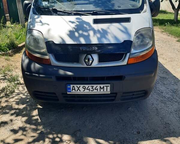 Серый Рено Трафик, объемом двигателя 1.9 л и пробегом 247 тыс. км за 8300 $, фото 1 на Automoto.ua