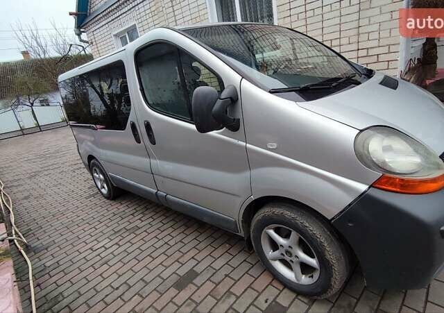 Серый Рено Трафик, объемом двигателя 1.9 л и пробегом 400 тыс. км за 6500 $, фото 1 на Automoto.ua