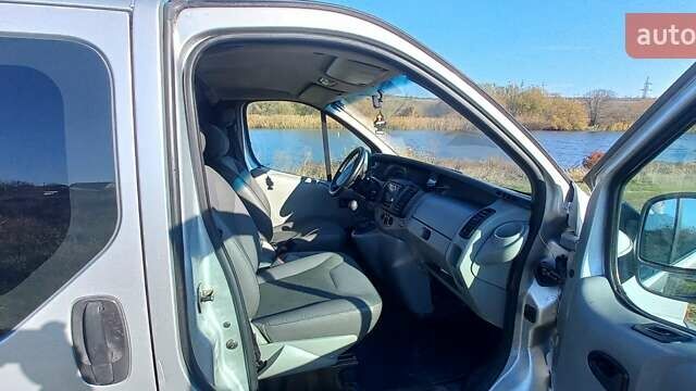Серый Рено Трафик, объемом двигателя 2.5 л и пробегом 326 тыс. км за 8400 $, фото 6 на Automoto.ua