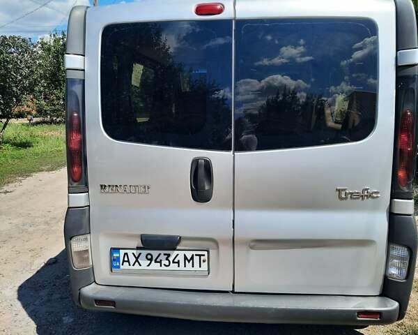 Серый Рено Трафик, объемом двигателя 1.9 л и пробегом 247 тыс. км за 8300 $, фото 3 на Automoto.ua