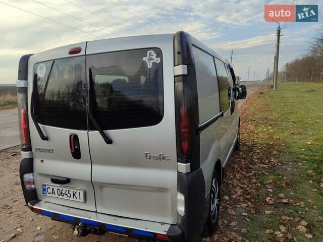 Серый Рено Трафик, объемом двигателя 1.87 л и пробегом 348 тыс. км за 7450 $, фото 1 на Automoto.ua