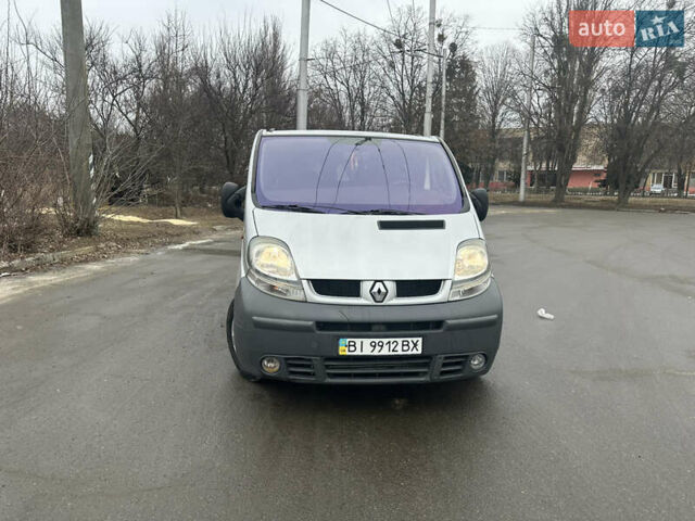Серый Рено Трафик, объемом двигателя 2.5 л и пробегом 285 тыс. км за 7970 $, фото 1 на Automoto.ua