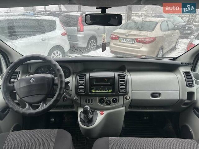 Серый Рено Трафик, объемом двигателя 1.9 л и пробегом 351 тыс. км за 7200 $, фото 6 на Automoto.ua