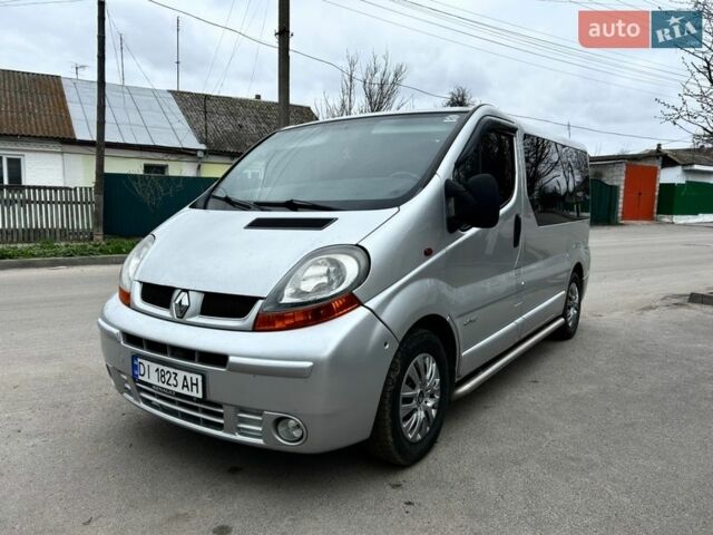 Серый Рено Трафик, объемом двигателя 2.5 л и пробегом 330 тыс. км за 7500 $, фото 1 на Automoto.ua