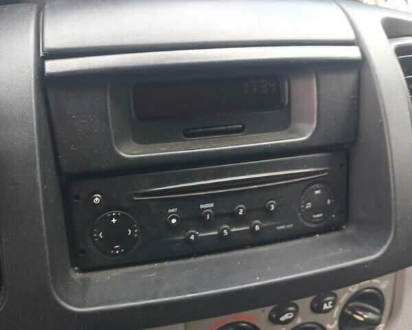 Рено Трафик 2004 в Ивано-Франковске на Automoto.ua Серый Рено Трафик, объемом двигателя 1.87 л и пробегом 299 тыс. км за 7500 $, фото 5 на Automoto.ua