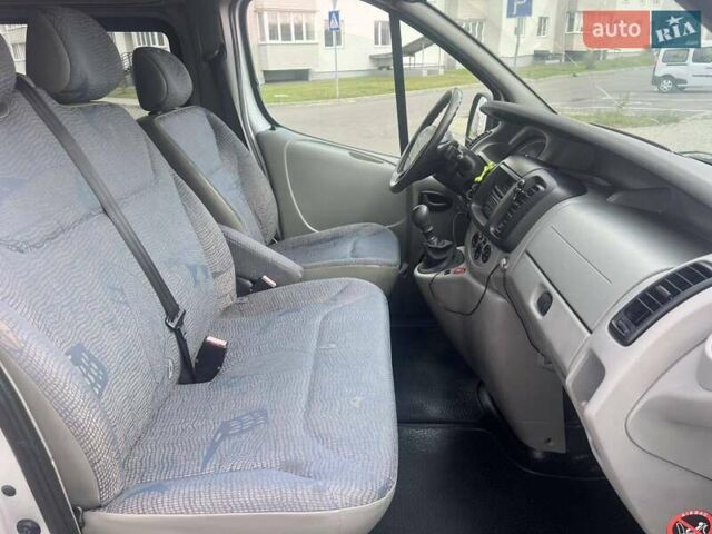 Серый Рено Трафик, объемом двигателя 1.9 л и пробегом 206 тыс. км за 7999 $, фото 7 на Automoto.ua